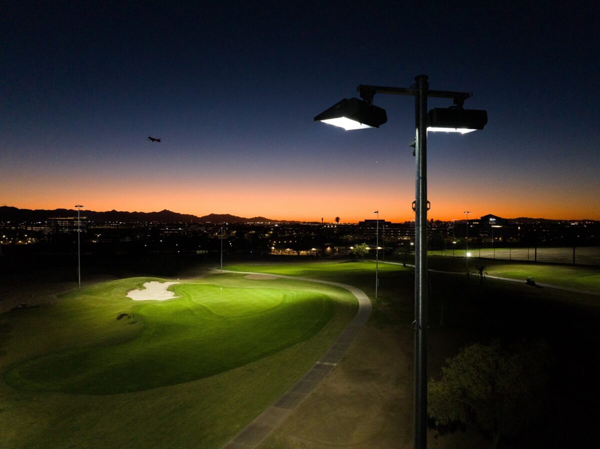 Arizona night golf league debut features $1 million hole-in-one contest