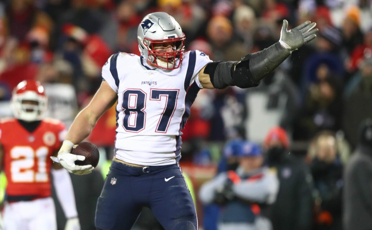 Brian Hoyer explains why Rob Gronkowski was better tight end than Travis Kelce