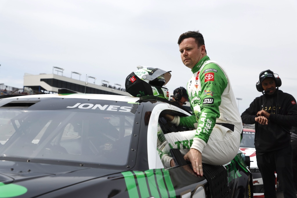 Jones returns to competition with revamped driver’s seat