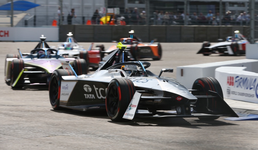 Cassidy saves up for late charge to win first race of Berlin E-Prix
