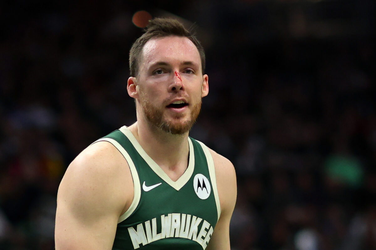 Former Notre Dame guard Pat Connaughton becomes father