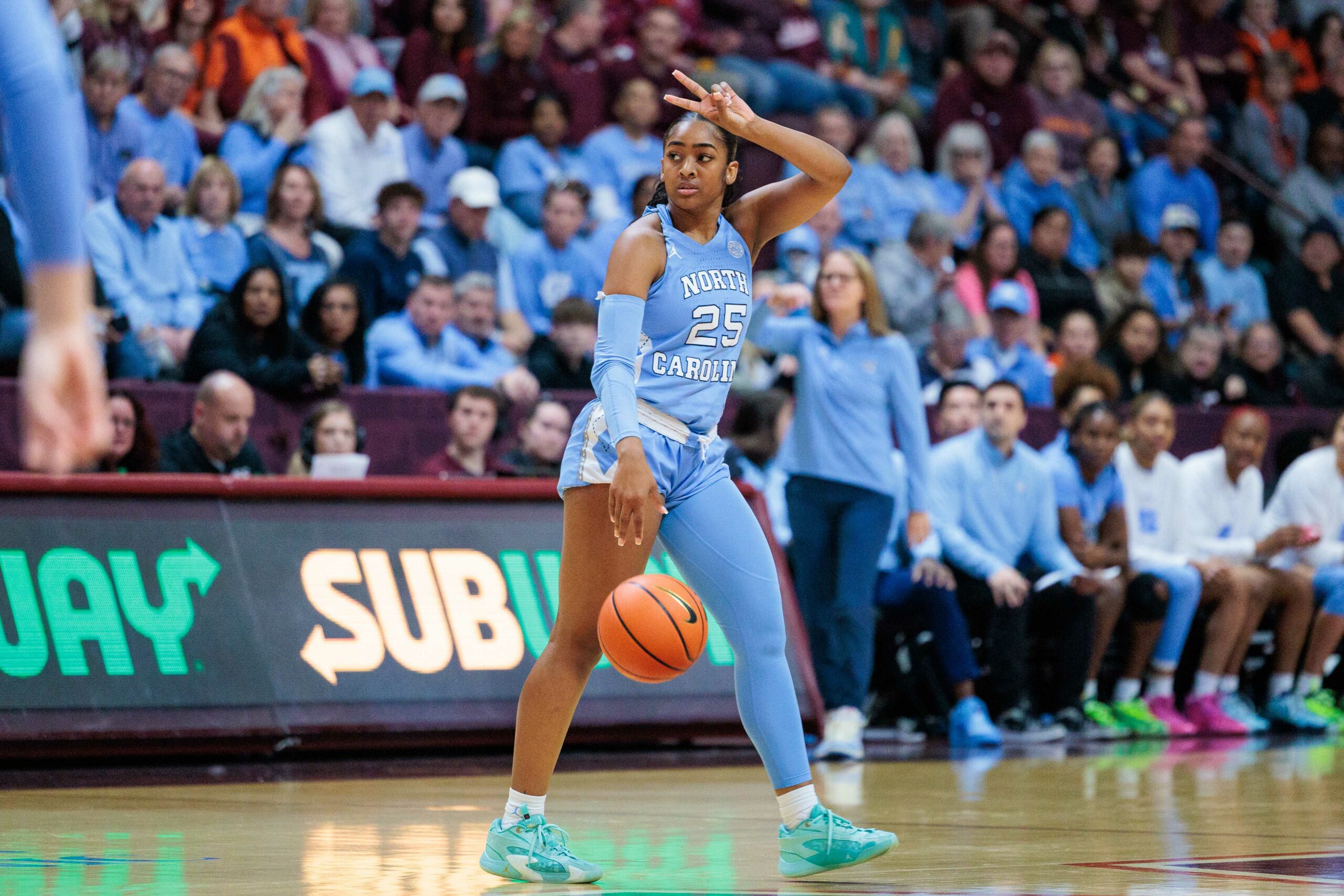 Deja Kelly announces transfer portal destination