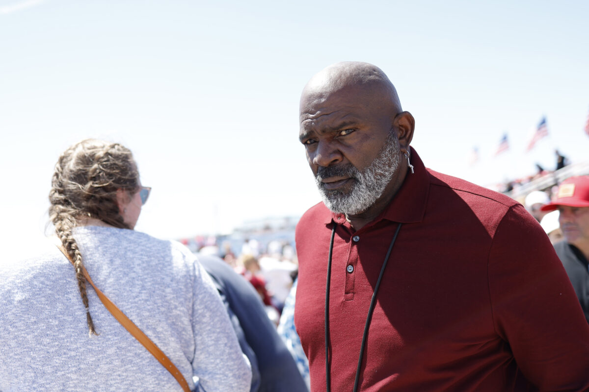 Giants legends Lawrence Taylor, Ottis Anderson speak at Donald Trump rally