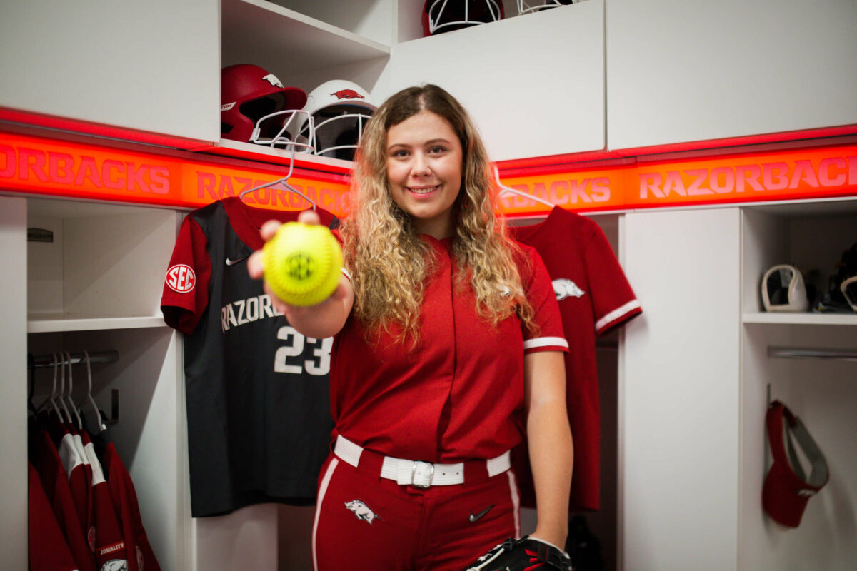 Where does Arkansas softball rank in final regular-season Top 25 polls?