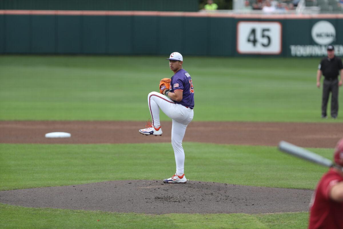 Clemson baseball wins 40th game by sweeping Boston College in regular-season finale