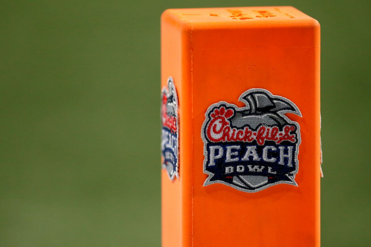 Clemson vs. Oregon Peach Bowl in way-too-early College Football Playoff bracket