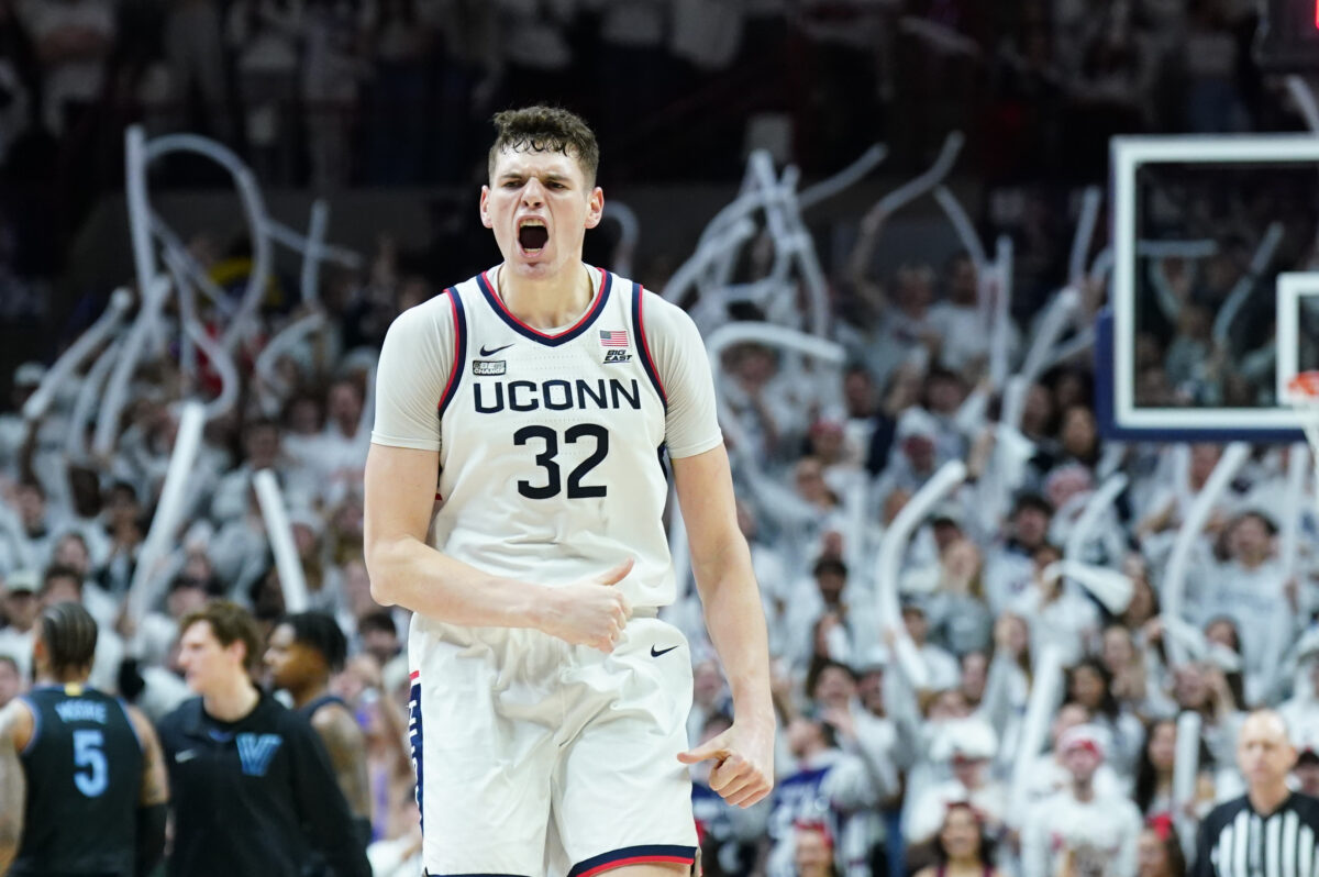 The latest 2024 NBA mock draft from CBS has Donovan Clingan to the Trail Blazers