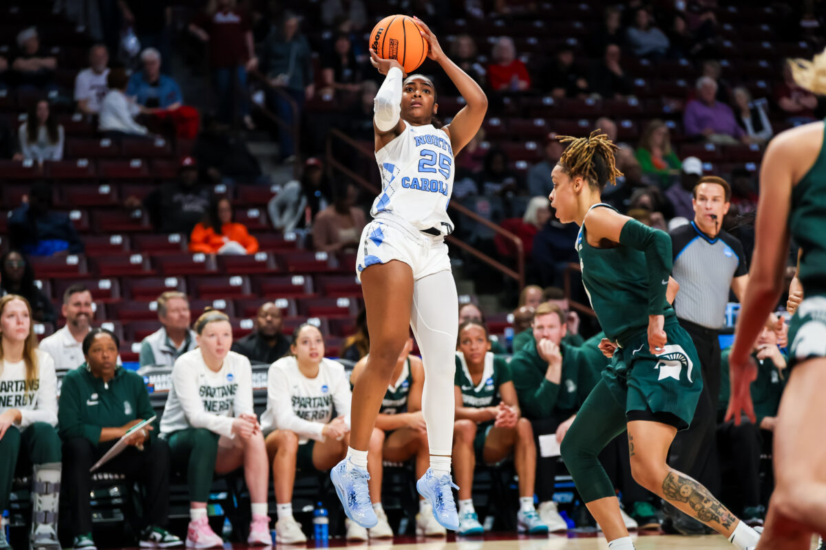 North Carolina transfer guard Deja Kelly commits to Oregon out of transfer portal