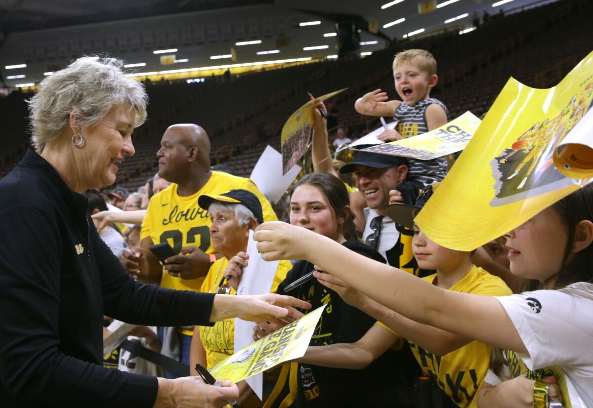 Iowa WBB head coach Lisa Bluder retires, won’t face USC next season