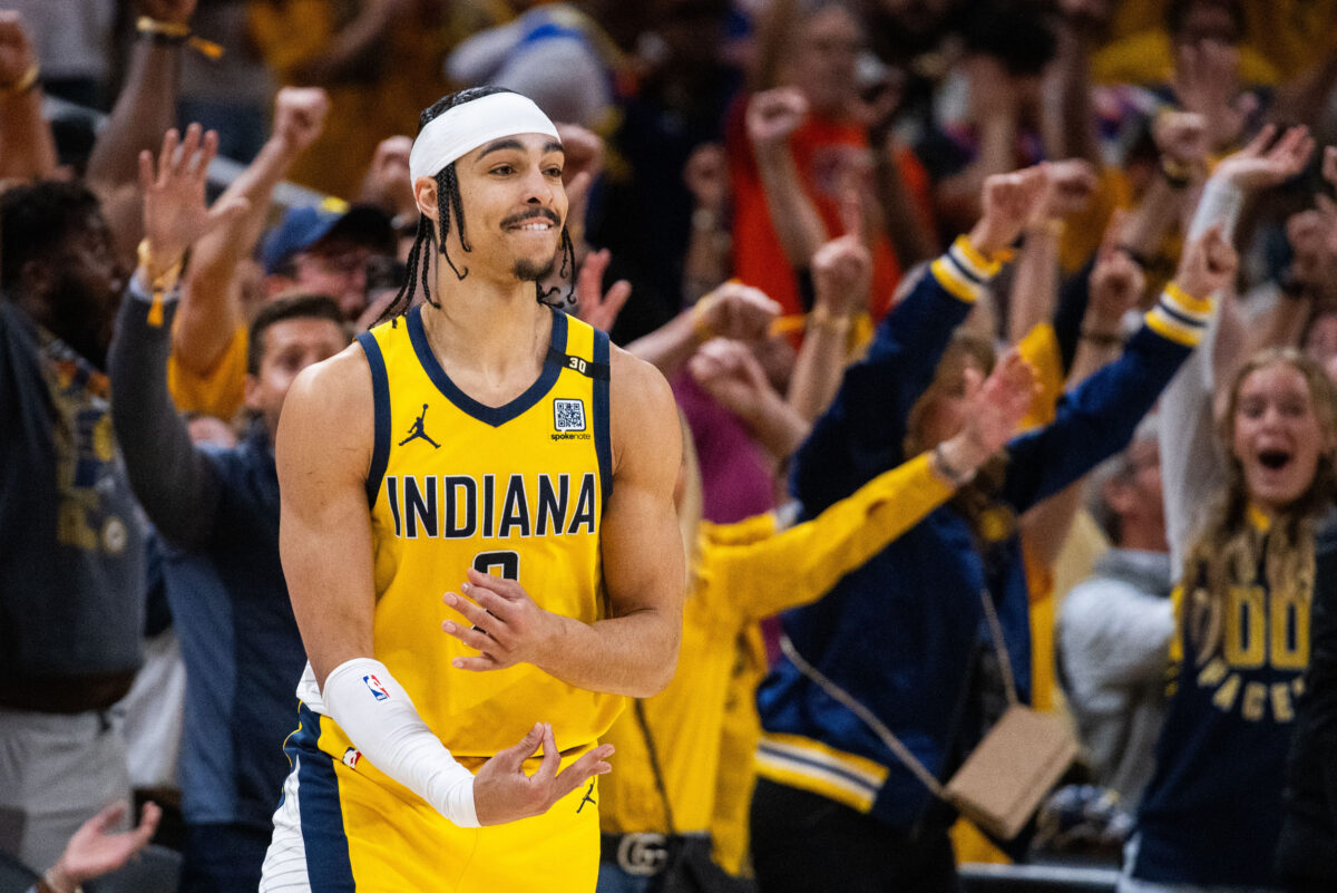 Former Gators standout sinks amazing 31-foot shot for NBA Playoffs win