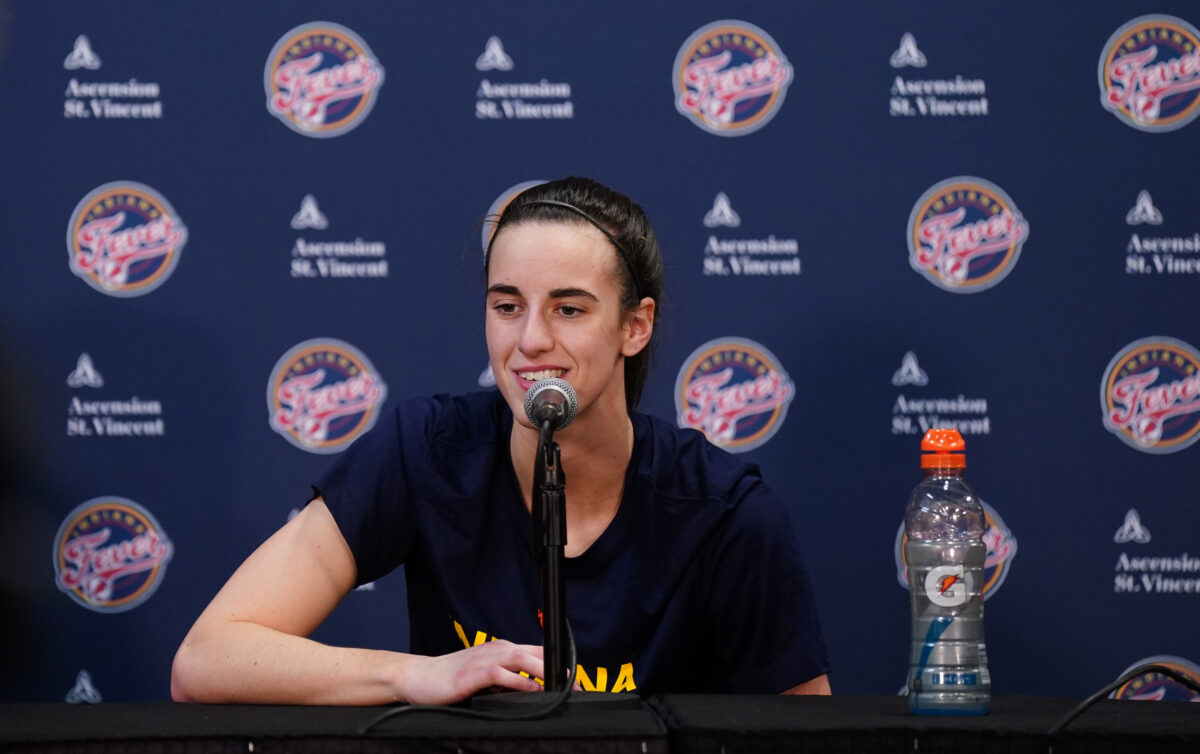 Caitlin Clark recalls when Sabrina Ionescu tried to recruit her to Oregon