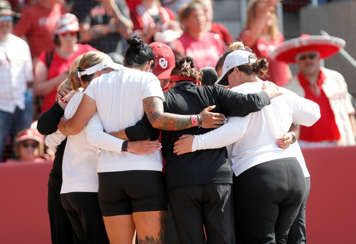 Best Photos from Oklahoma’s 3-2 win over the Oregon Ducks to advance to Super Regionals