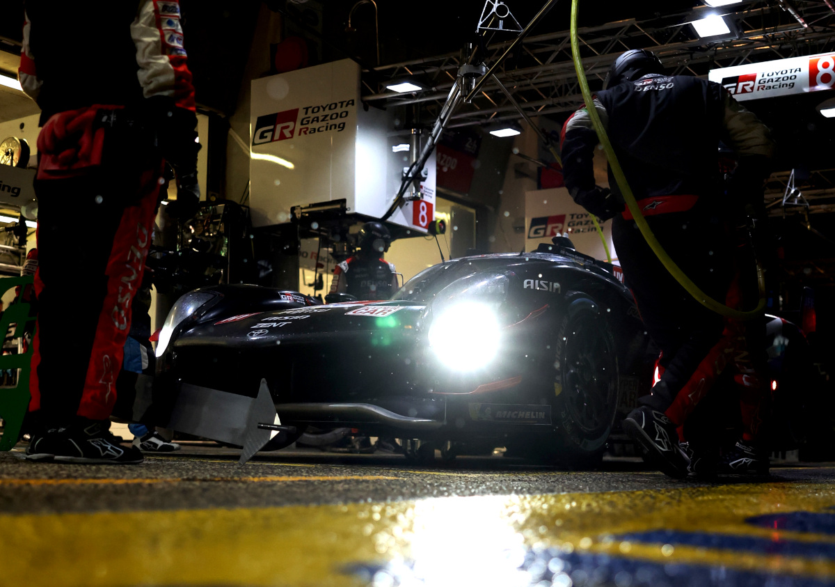 LM24 Hour 10: Lead battle heats up with Porsche running down Toyota