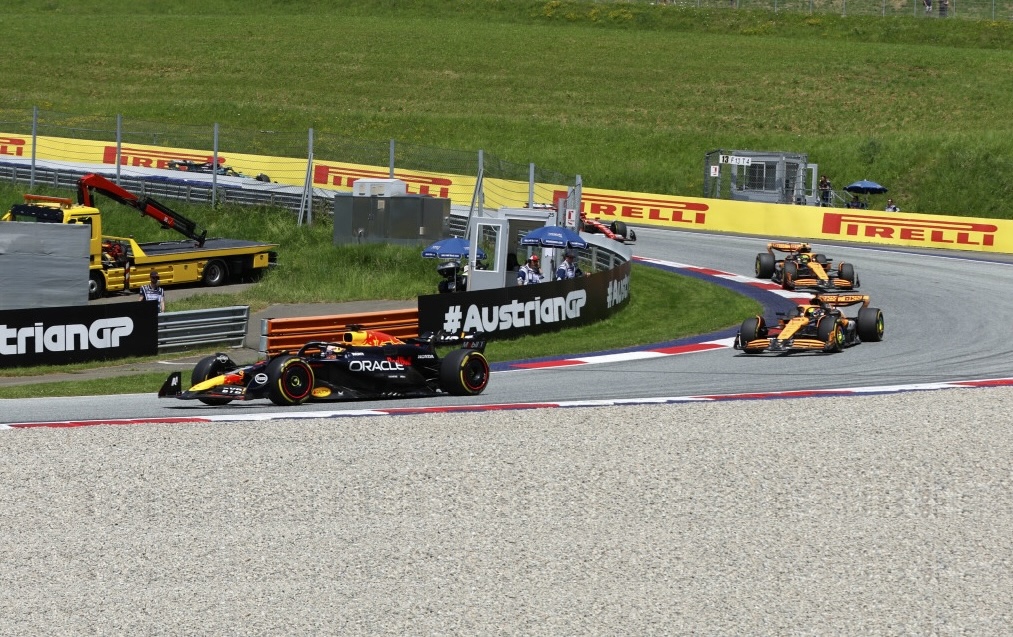 Verstappen beats Piastri in Austria GP sprint race