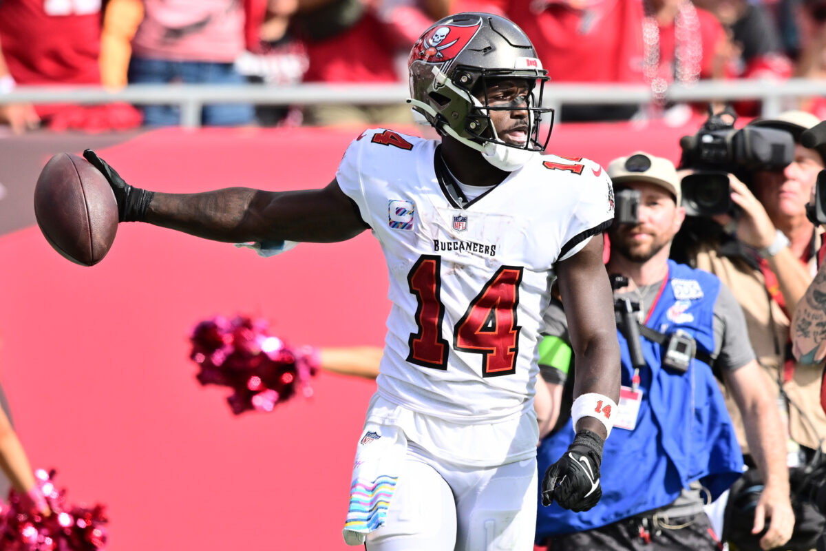 WATCH: Bucs WR Chris Godwin has a message for his teammates during practice