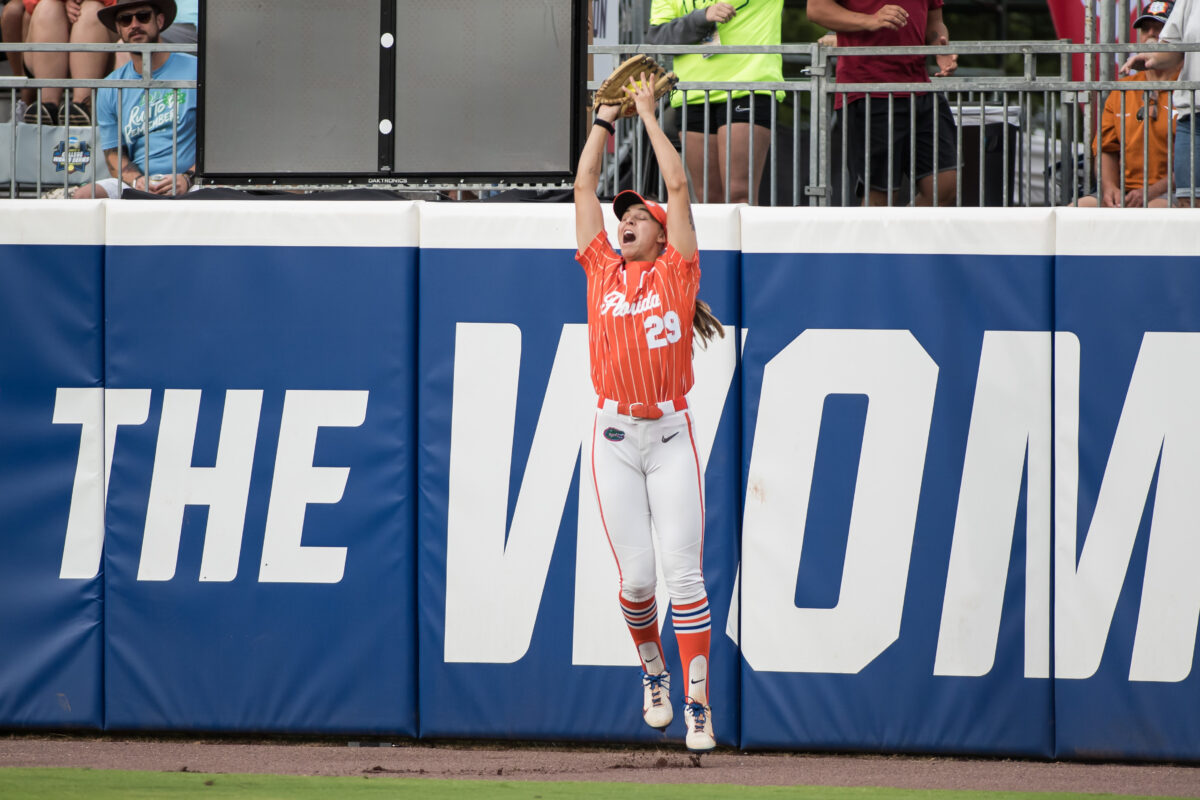 Gators softball stays alive in WCWS with win over Oklahoma