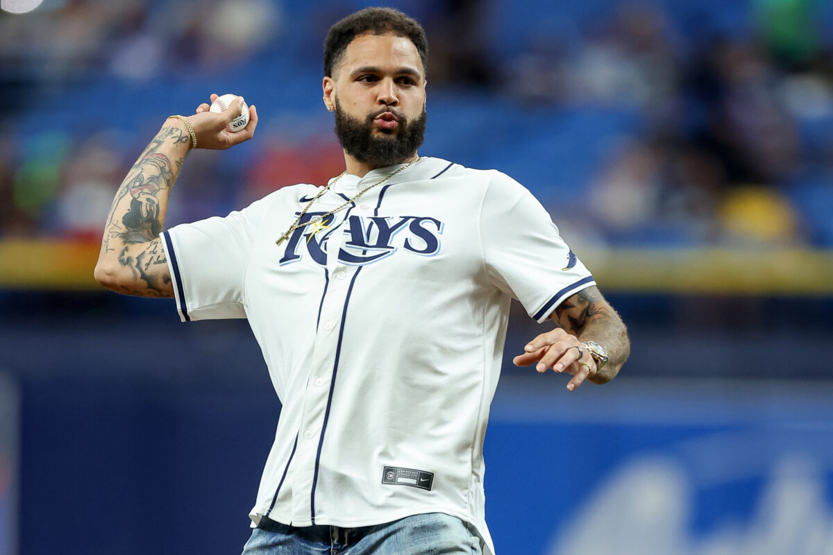 WATCH: Bucs WR Mike Evans throws out 1st pitch at Tampa Bay Rays game