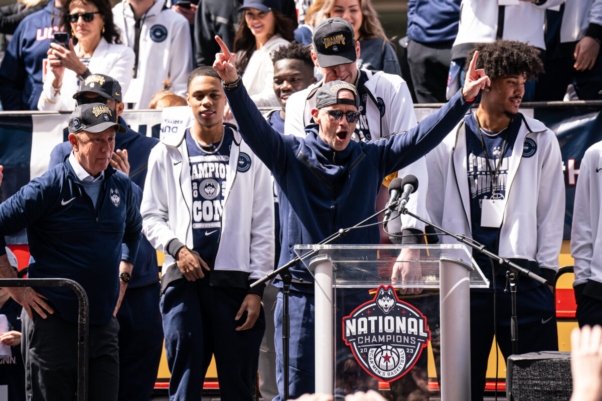 Dan Hurley turns down Lakers, will remain at UConn to chase a threepeat