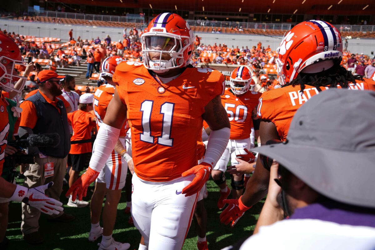 Watch Clemson Football defensive lineman Peter Woods squat 700 pounds