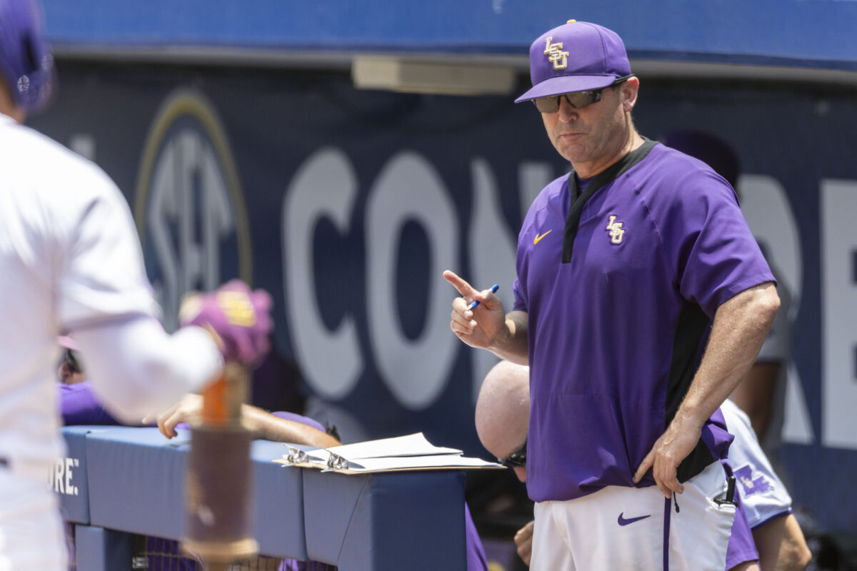 Report: Texas baseball could ‘shoot their shot’ with LSU’s Jay Johnson
