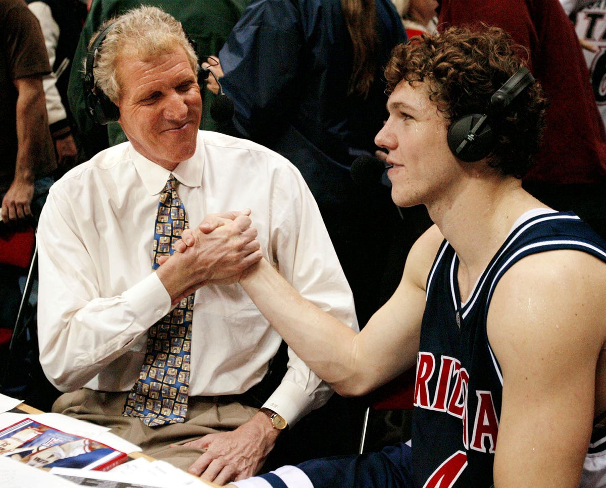 Shaquille O’Neal pays respect to the late Bill Walton