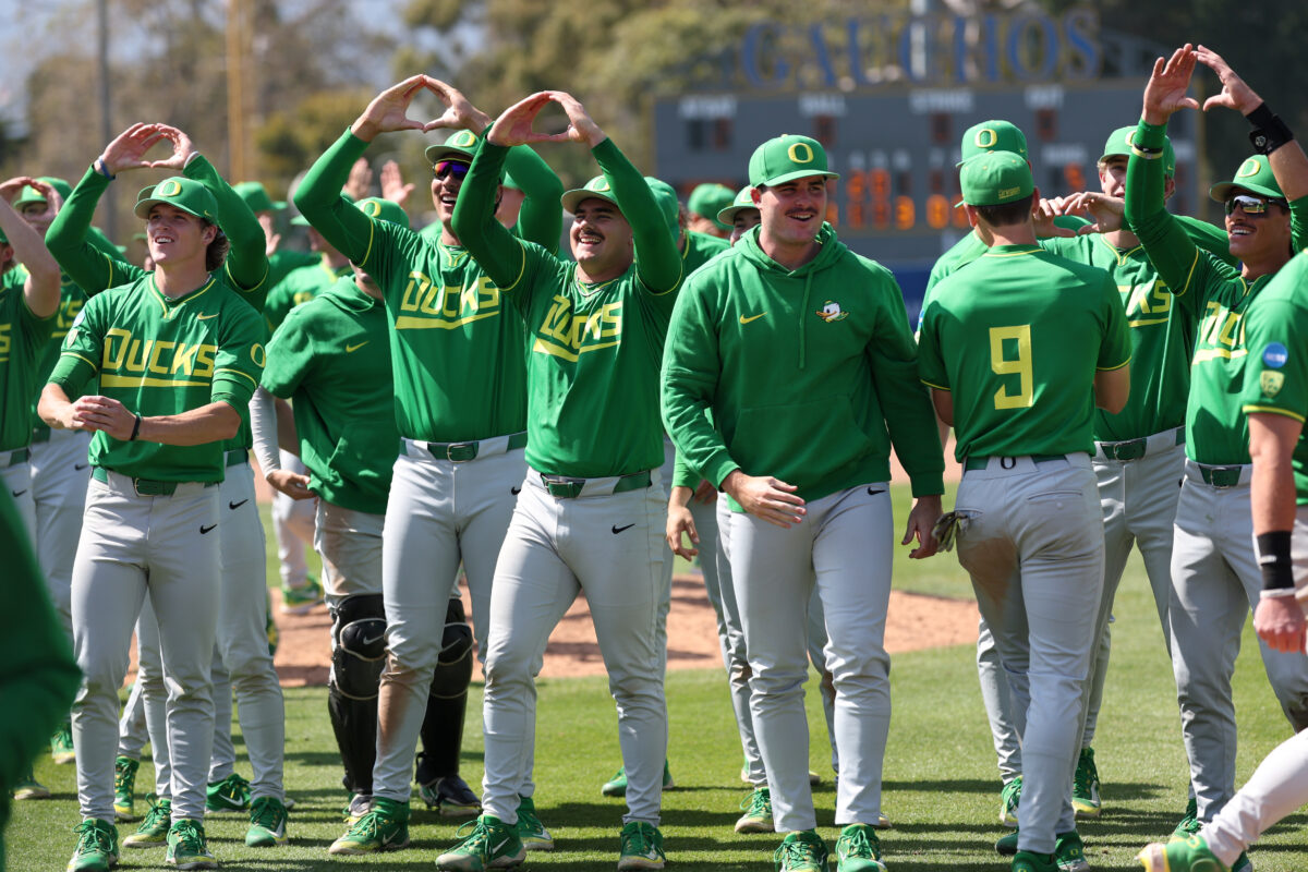 Kevin Seitter pitches the Ducks into the Super Regionals