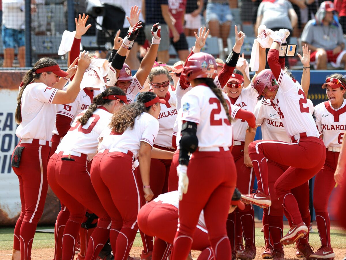 Best photos from the Oklahoma Sooners 6-5 extra-inning win over Florida