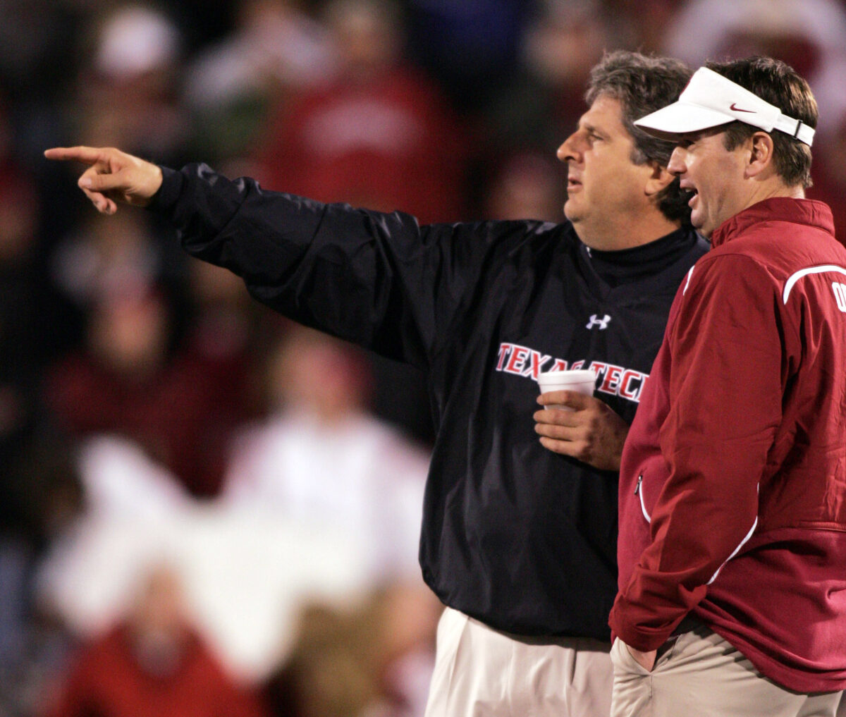 Bob Stoops, others supportive of Mike Leach to the College Football Hall of Fame
