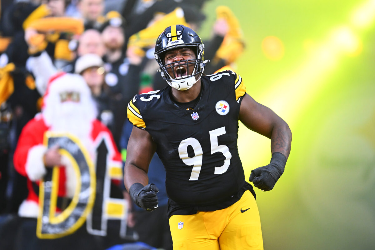 Steelers DL Keeanu Benton exits matchup vs. Texans early with injury