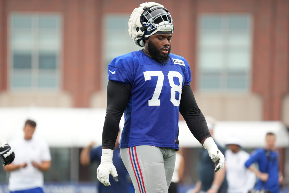 Giants restructure contract of LT Andrew Thomas