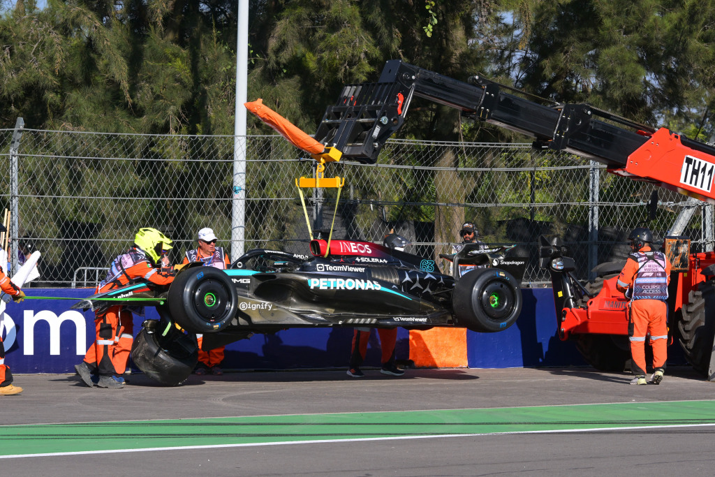 Russell at a loss to explain heavy Mexico City FP2 crash