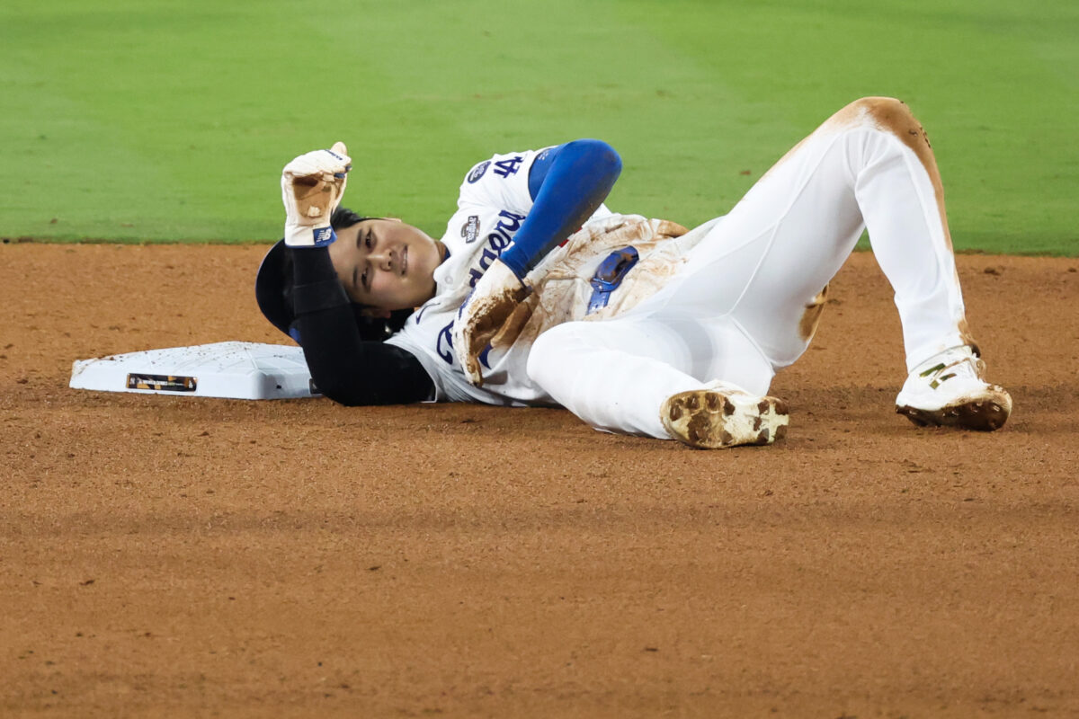 Shohei Ohtani exits field with shoulder injury after failed World Series stolen base attempt