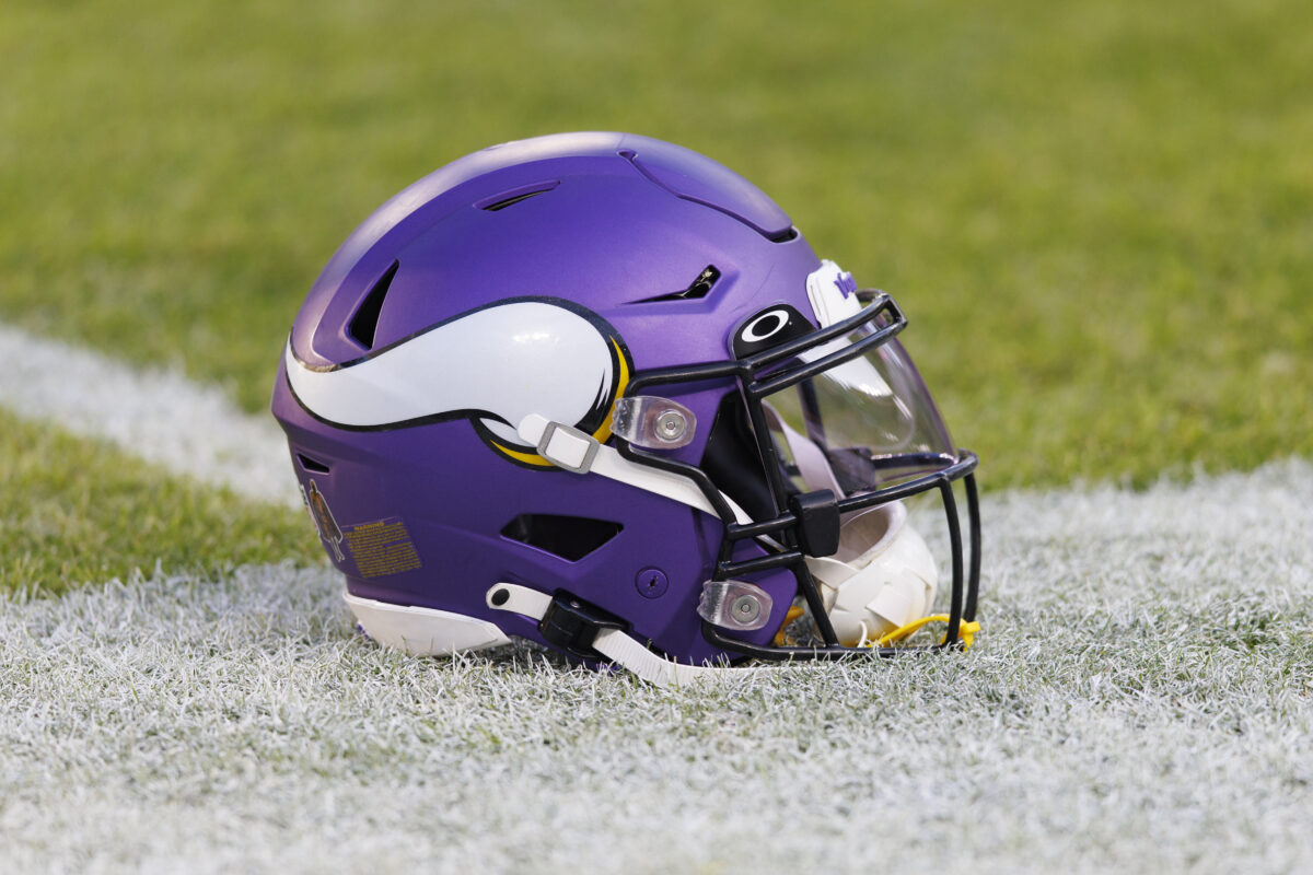 Vikings sign OT Julian Pearl to practice squad, release two players