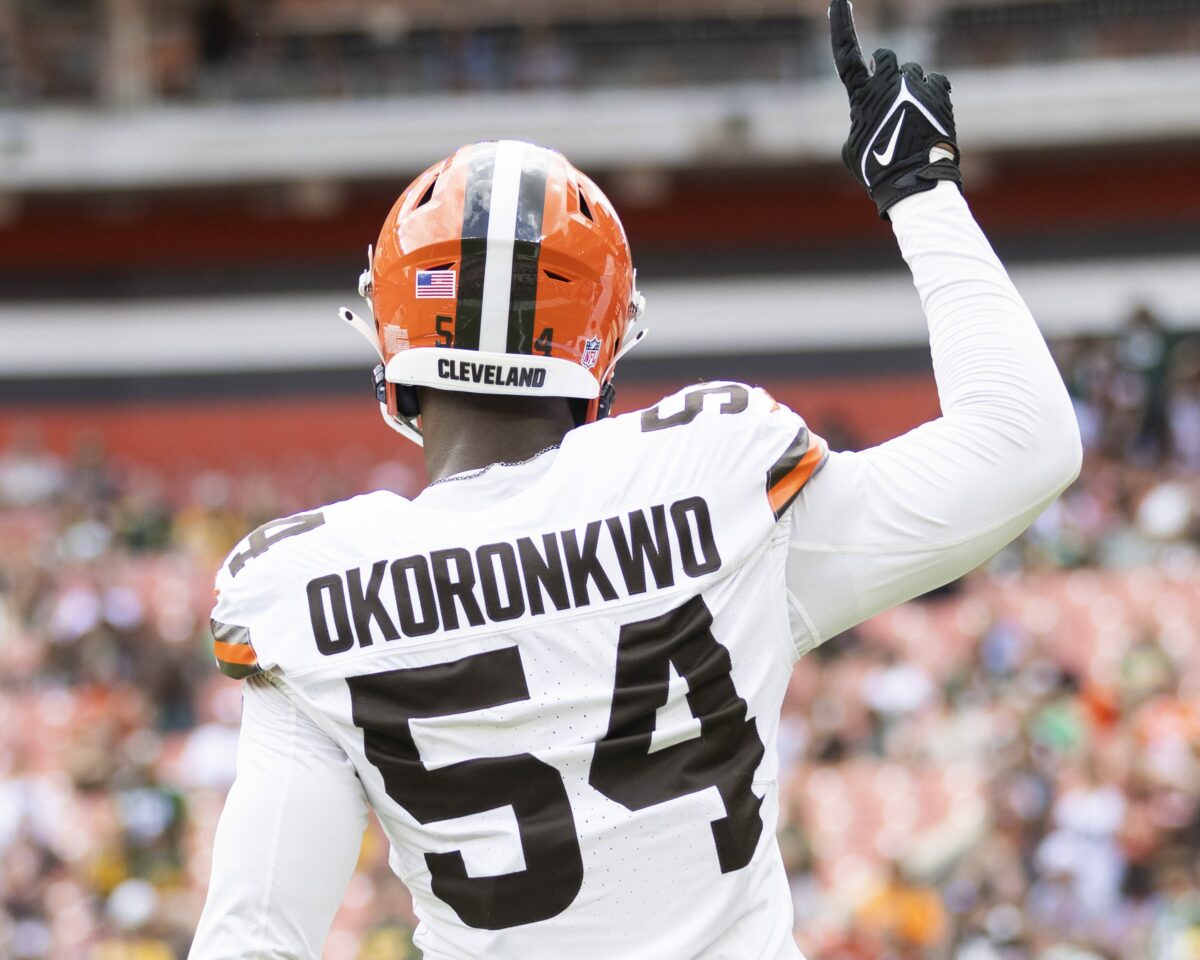 Browns DE Ogbo Okoronkwo returns to Ravens game after knee injury