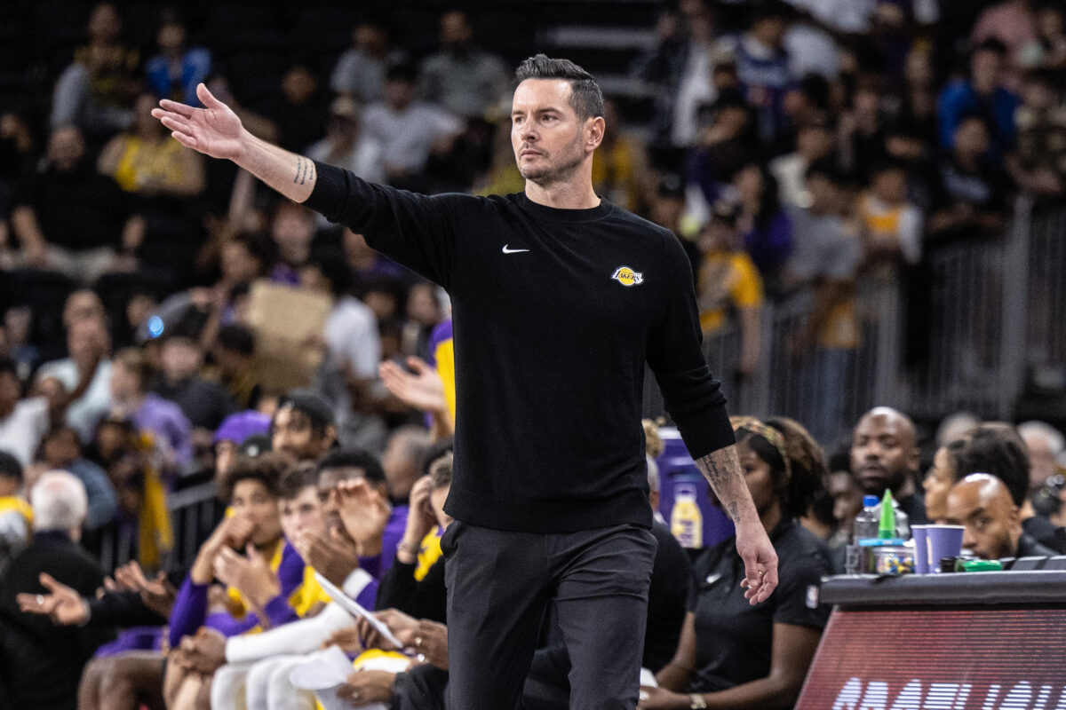 JJ Redick wins his first game as the Los Angeles Lakers head coach