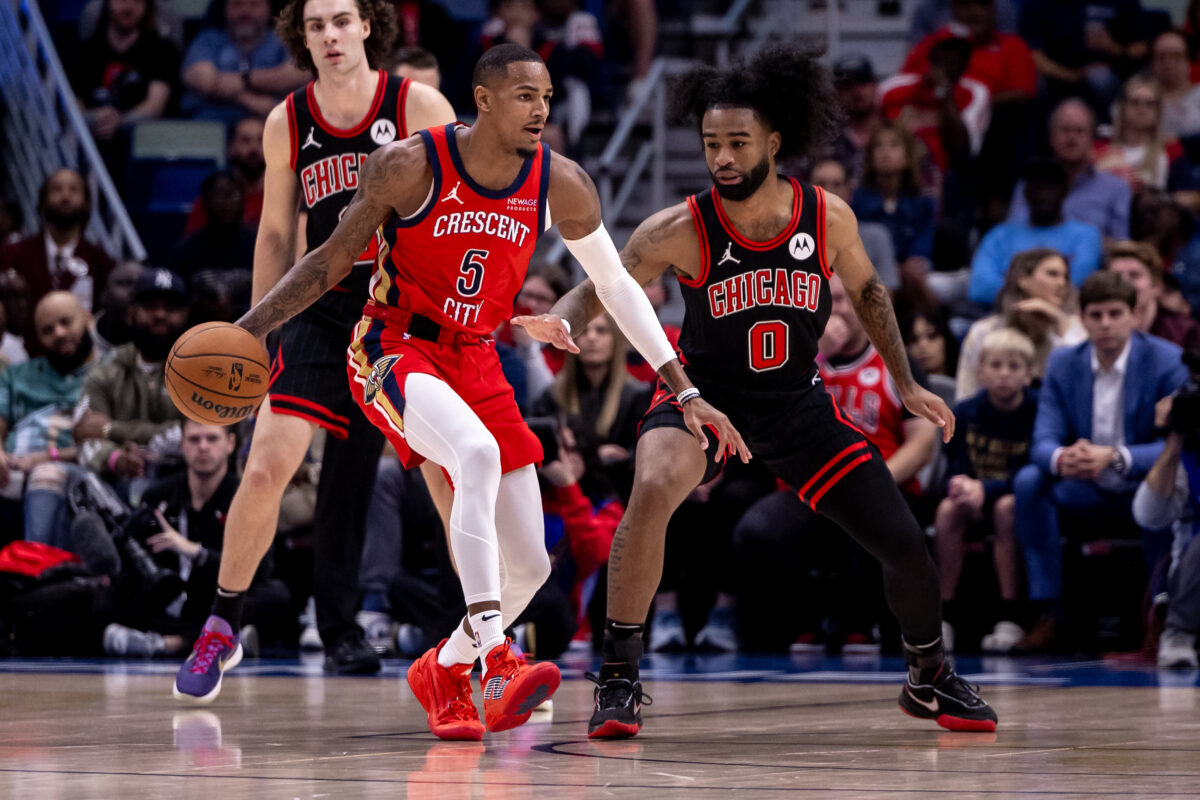 Dejounte Murray nears triple-double, suffers fractured hand in Pelicans debut