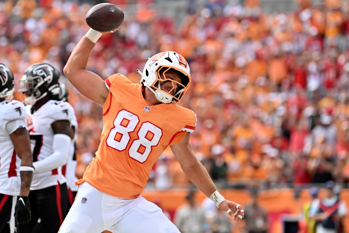 WATCH: Cade Otton finds the end zone twice on National Tight Ends Day