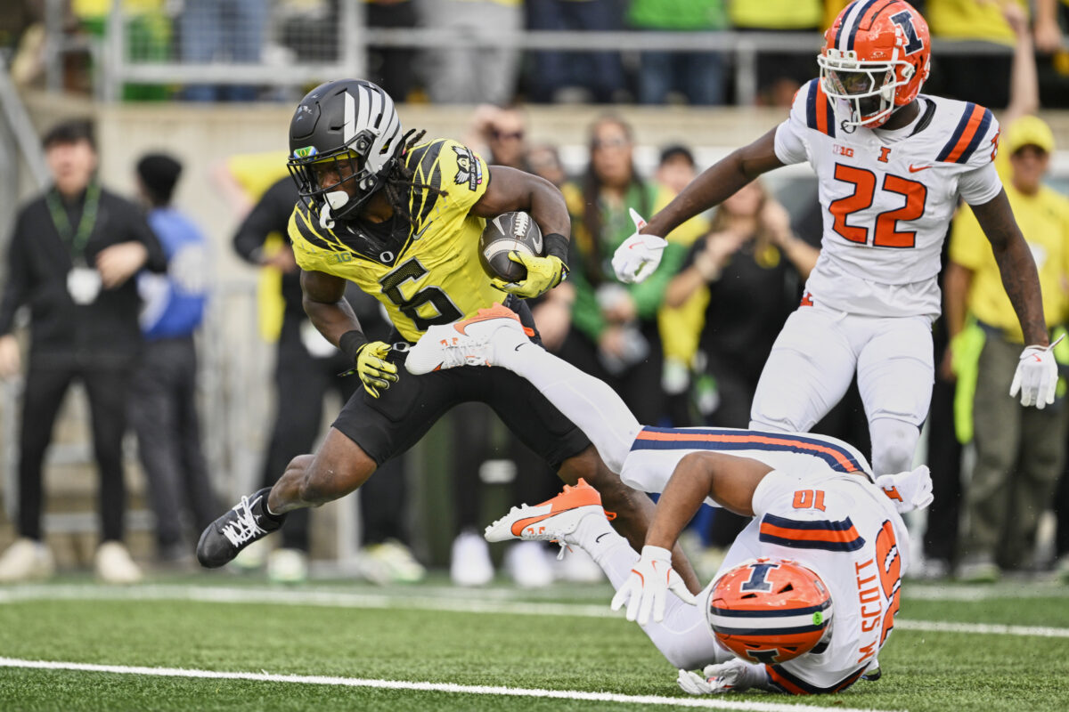 Oregon RB Noah Whittington bulldozed an Illinois defender on a forceful TD run