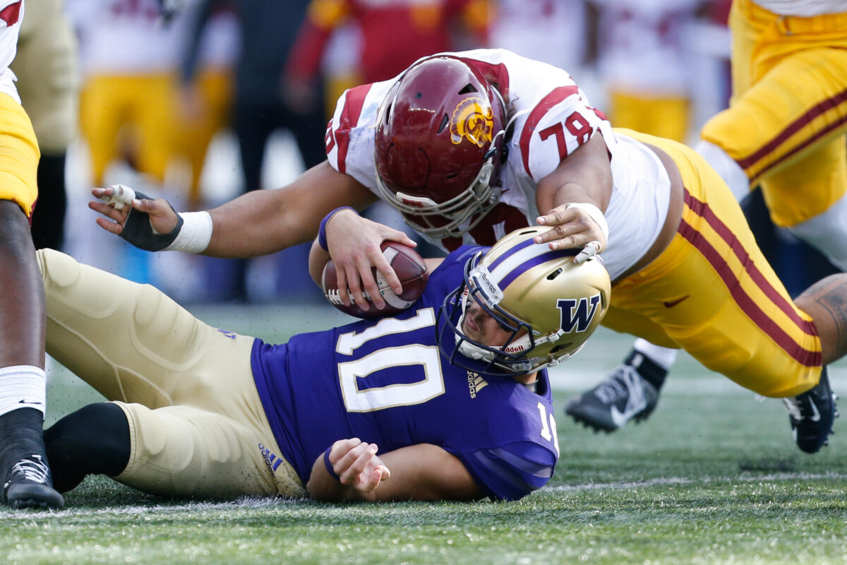 USC football tries to avoid ultimate humiliation against Washington