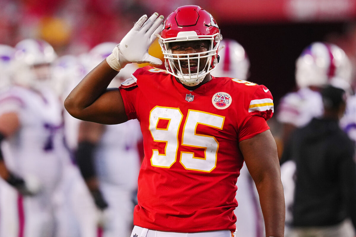 Chiefs veteran extends olive branch to Bills fans with hot take on Buffalo wings