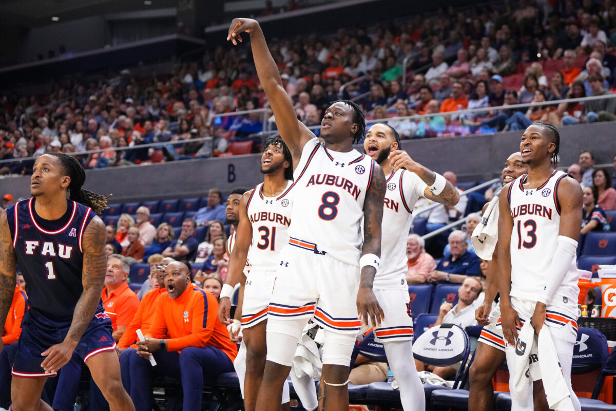 Auburn takes down FAU in final tune up before season