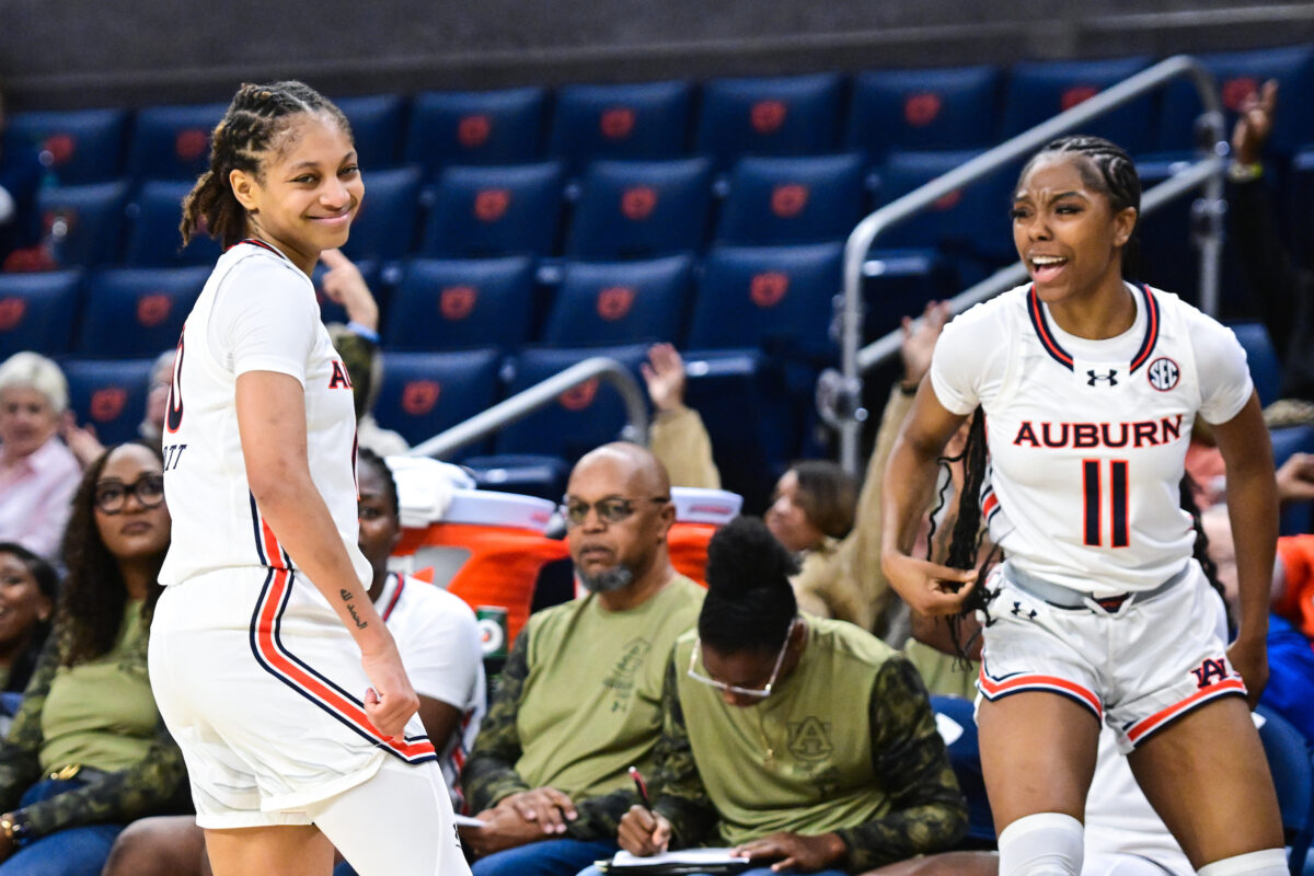 Auburn guard Taliah Scott ties program’s three-point record