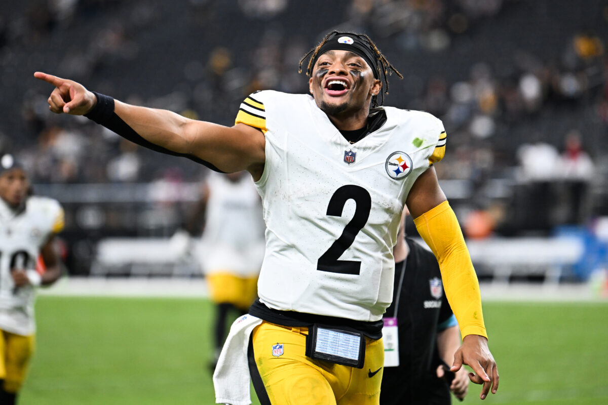 Why the Steelers should keep Justin Fields over Russell Wilson