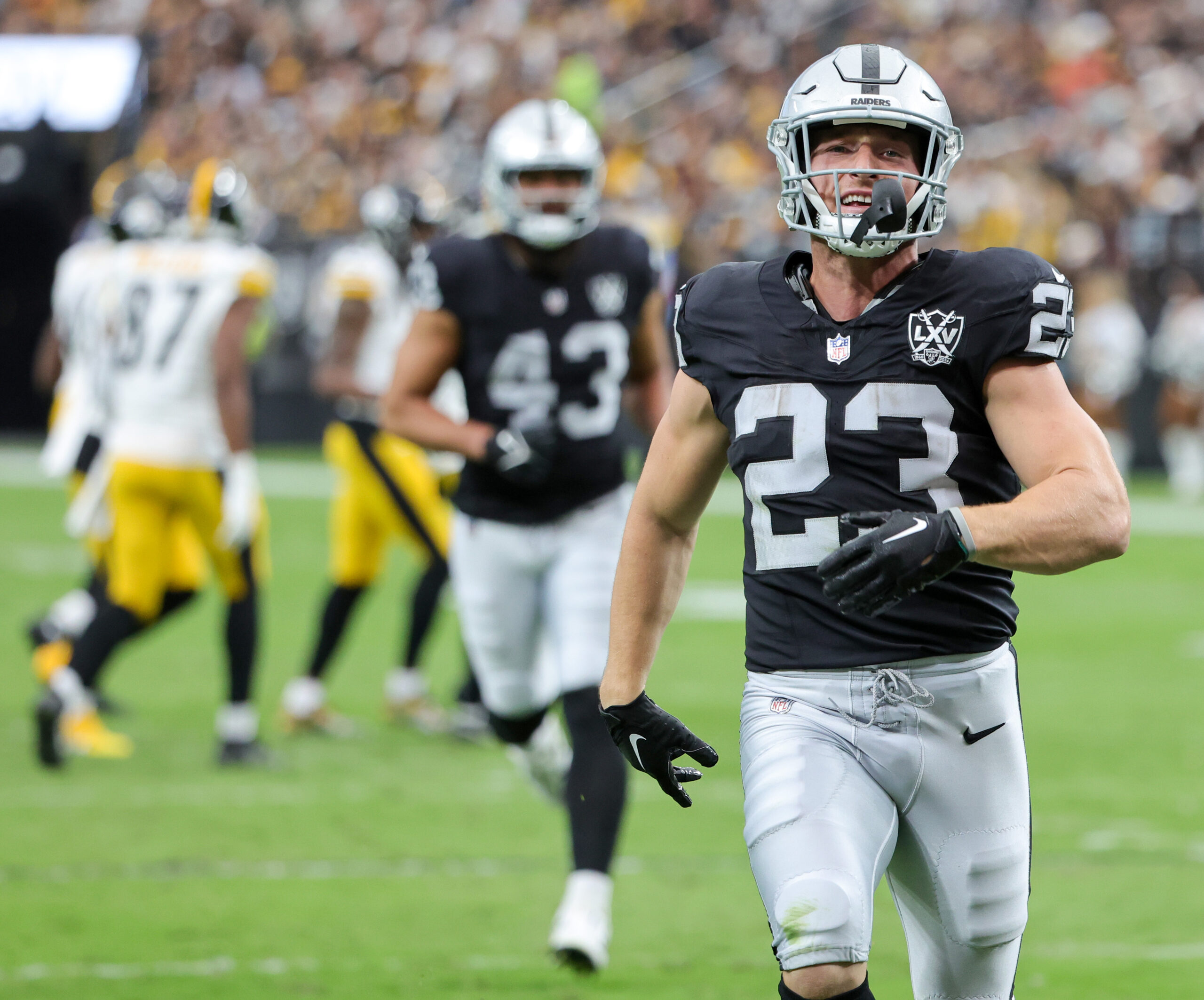 Raiders Week 12 snap counts vs Broncos: RB Dylan Laube makes impact on special teams