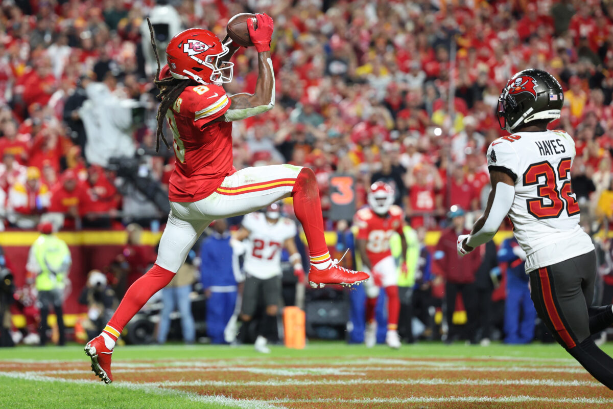 Chiefs QB Patrick Mahomes throws first touchdown pass to WR DeAndre Hopkins vs. Buccaneers