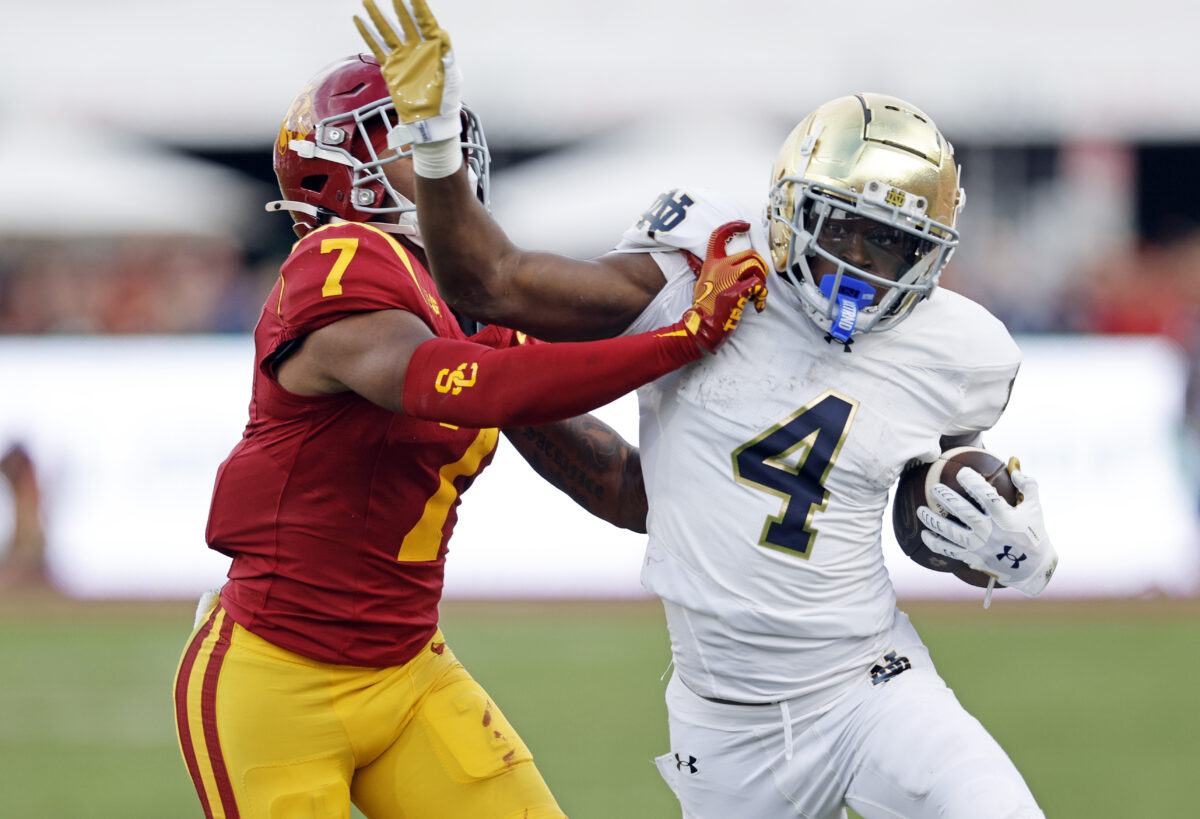 Notre Dame running back leaves USC game with ankle injury