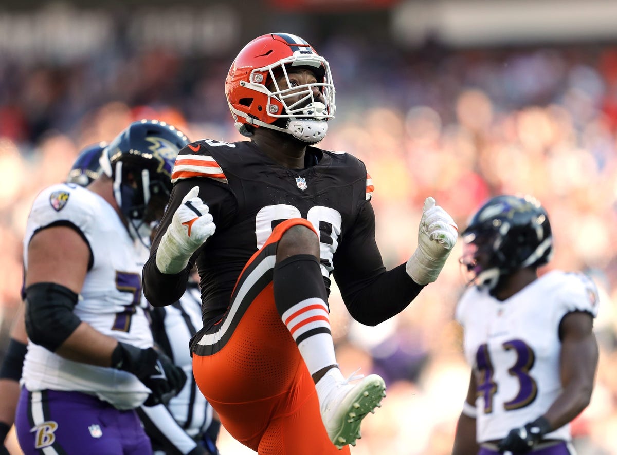 NFL Trade Deadline: Lions acquire Browns DE Za’Darius Smith for playoff run