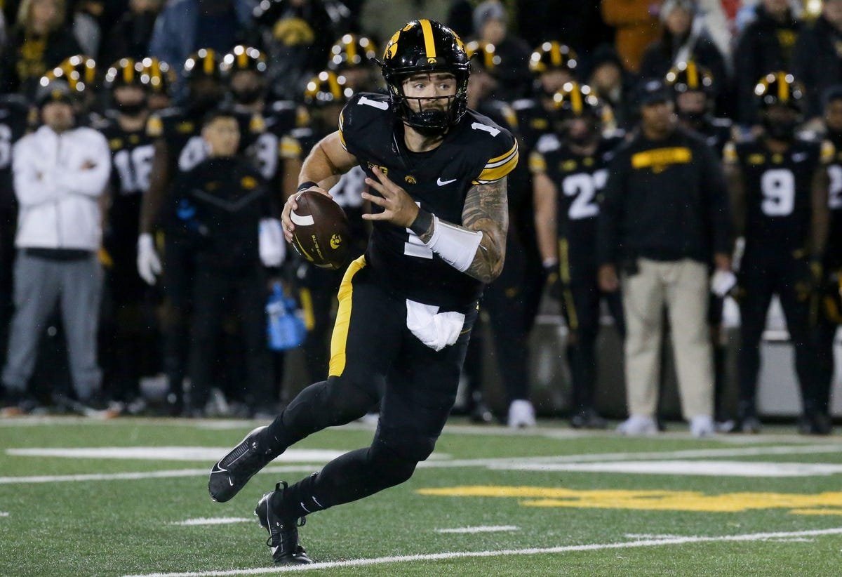 Iowa QB Brendan Sullivan expected to miss remainder of season with ankle injury