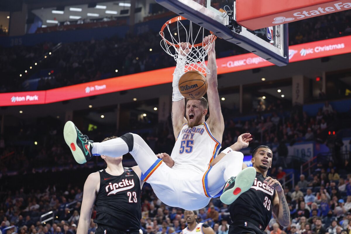 LOOK: Isaiah Hartenstein dunks and other pictures of the day in the NBA