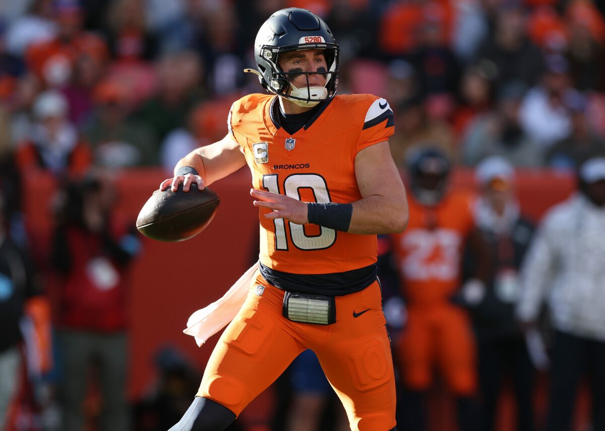 Twitter reacts to Broncos’ very orange uniform combination